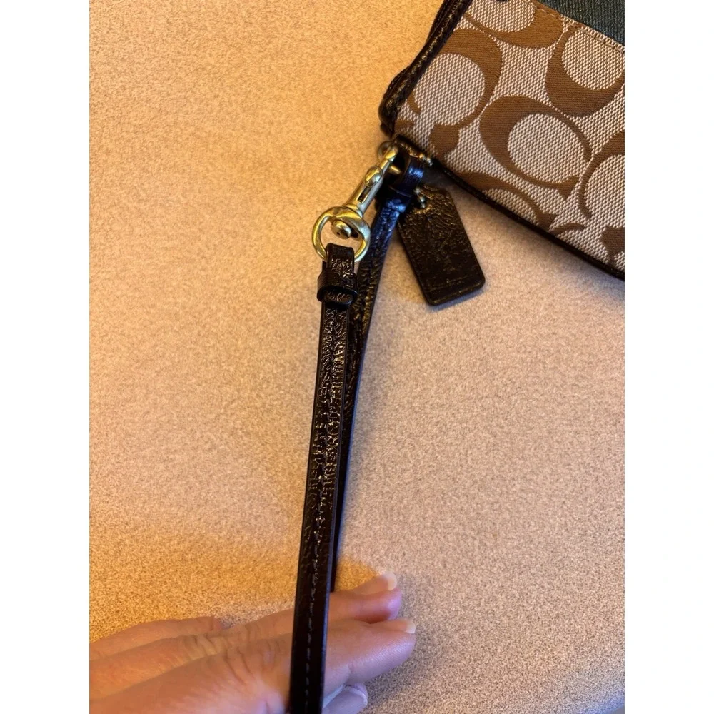 Coach Signature 